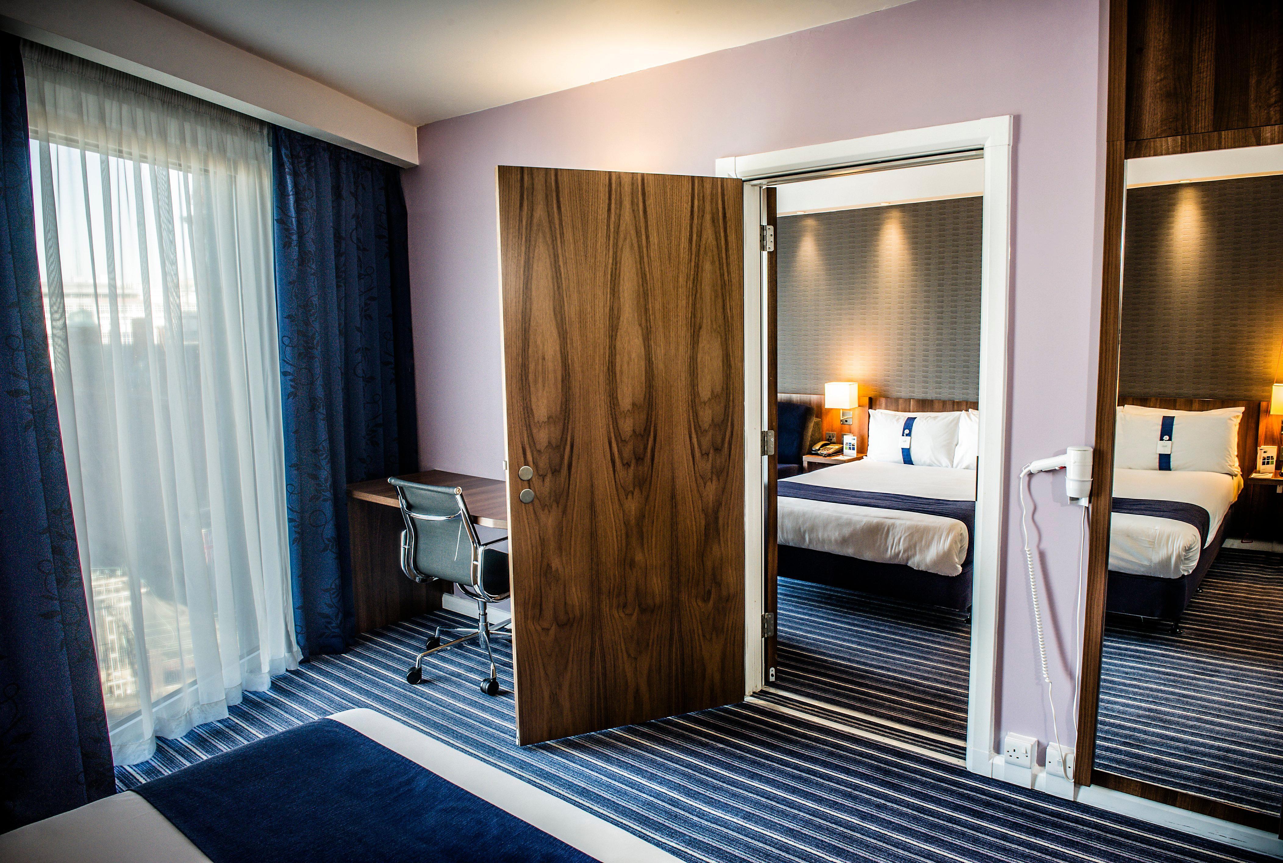 HOTEL HOLIDAY INN EXPRESS MANCHESTER CC - OXFORD ROAD MANCHESTER 3* (United  Kingdom) - from US$ 118 | BOOKED